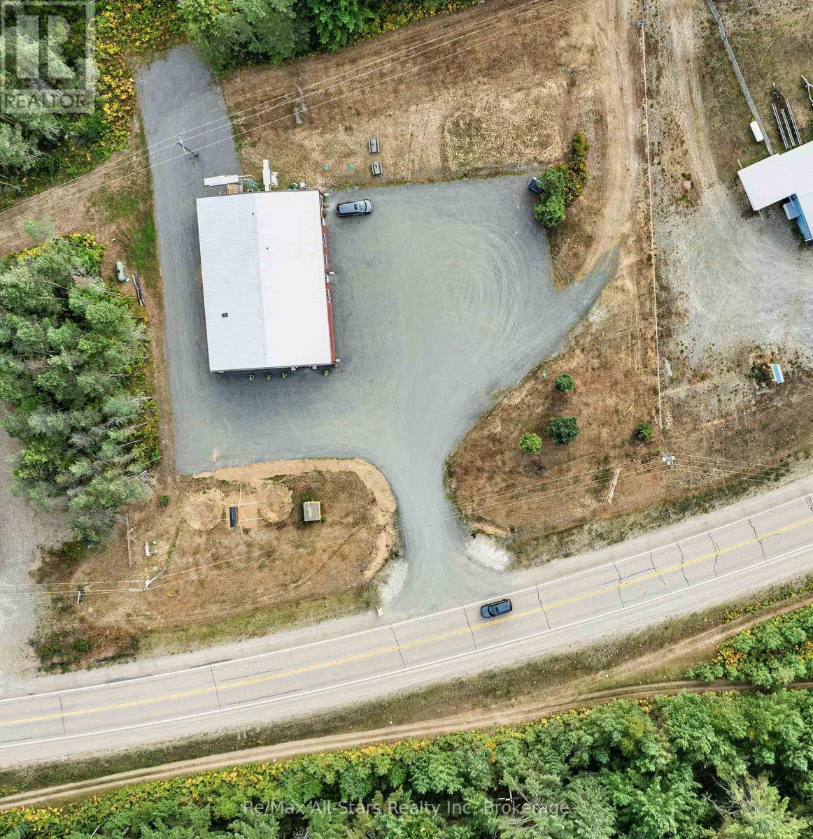 25754 35 Highway, Lake Of Bays, Ontario  P0A 1H0 - Photo 4 - X12347380