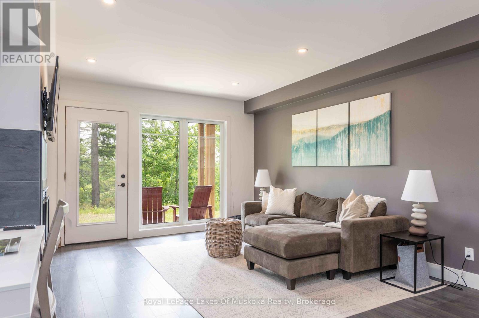 102 - 3 Tree Tops Lane, Huntsville, Ontario  P1H 0B8 - Photo 3 - X12348899