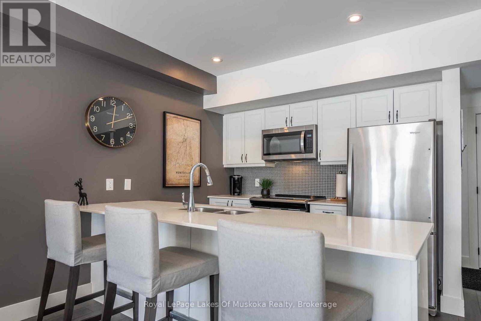 102 - 3 Tree Tops Lane, Huntsville, Ontario  P1H 0B8 - Photo 7 - X12348899