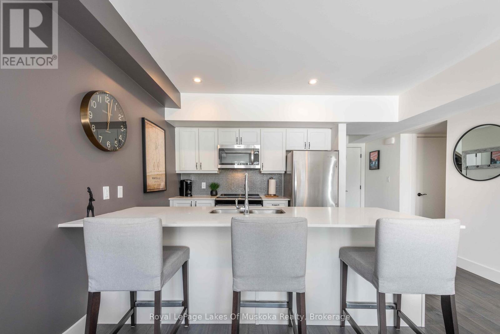 102 - 3 Tree Tops Lane, Huntsville, Ontario  P1H 0B8 - Photo 8 - X12348899