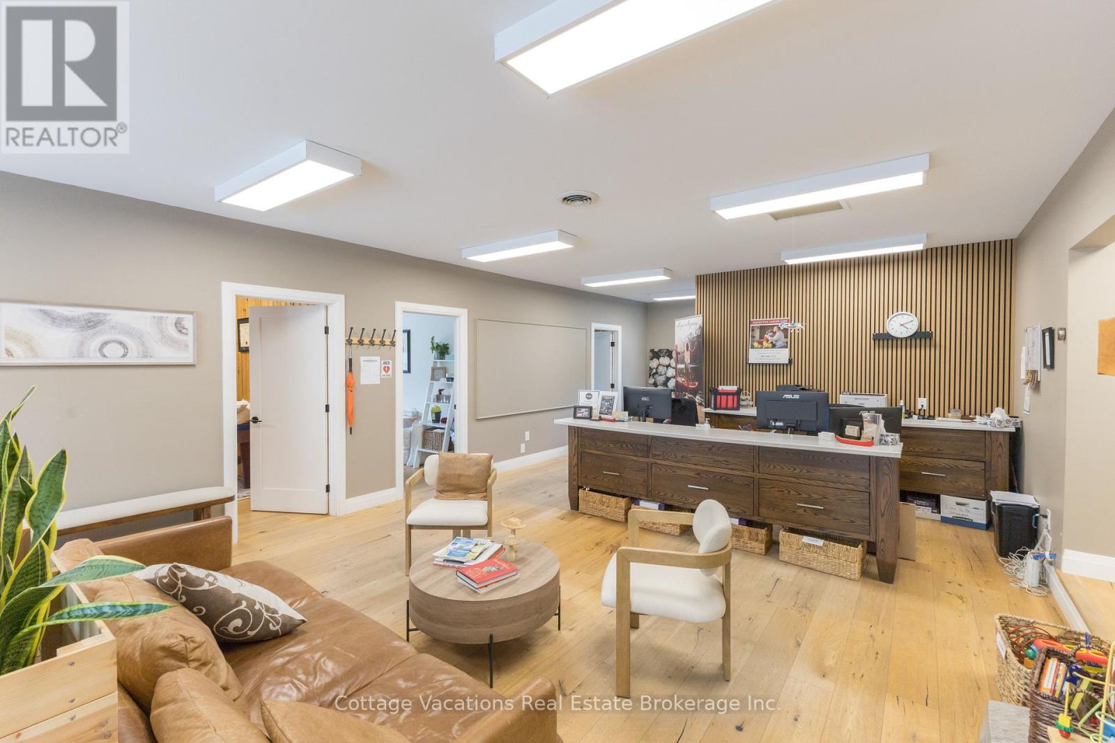 10 Brunel Road, Huntsville, Ontario  P1H 2A9 - Photo 5 - X12350224