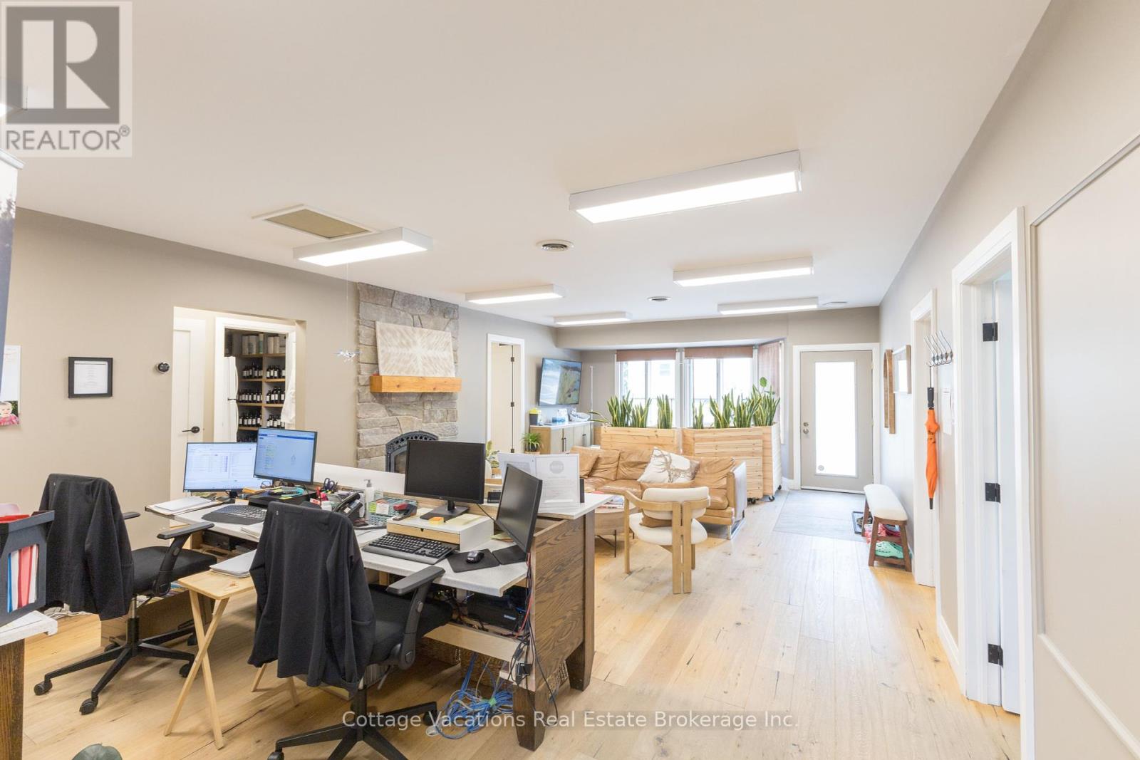 10 Brunel Road, Huntsville, Ontario  P1H 2A9 - Photo 7 - X12350224