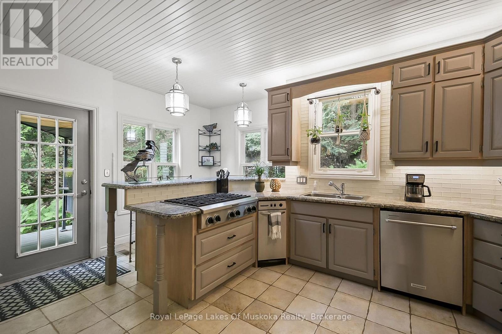 103 Southbank Drive, Bracebridge, Ontario  P1L 1G3 - Photo 18 - X12354547