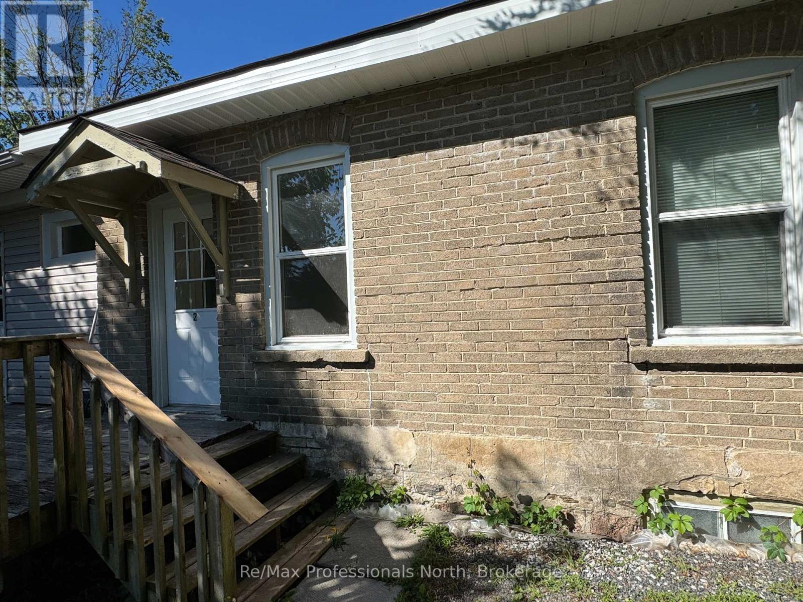 261 Hotchkiss Street, Gravenhurst, Ontario  P1P 1H7 - Photo 16 - X12355185