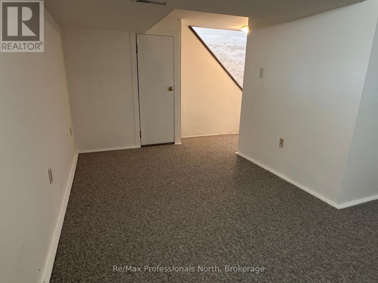 261 Hotchkiss Street, Gravenhurst, Ontario  P1P 1H7 - Photo 24 - X12355185