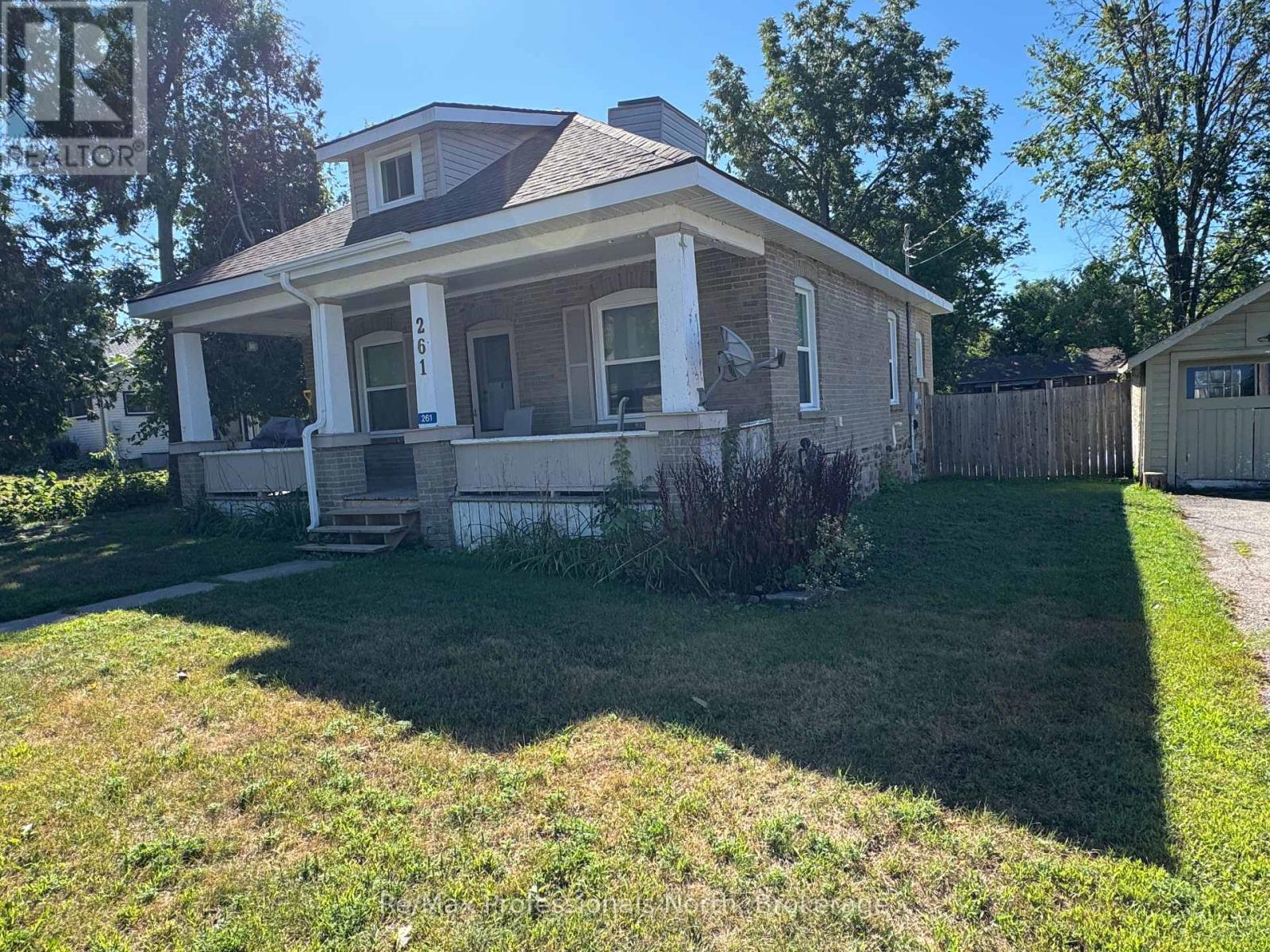 261 Hotchkiss Street, Gravenhurst, Ontario  P1P 1H7 - Photo 32 - X12355185