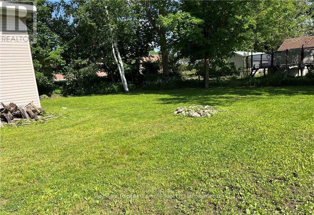 261 Hotchkiss Street, Gravenhurst, Ontario  P1P 1H7 - Photo 34 - X12355185