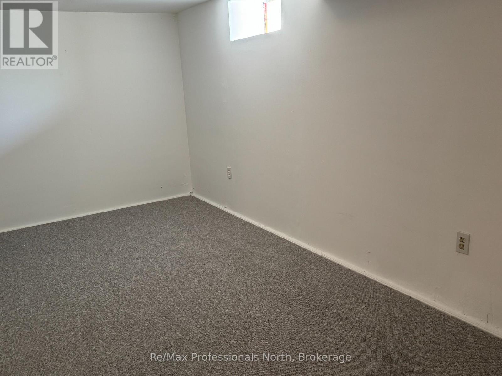 261 Hotchkiss Street, Gravenhurst, Ontario  P1P 1H7 - Photo 27 - X12355827