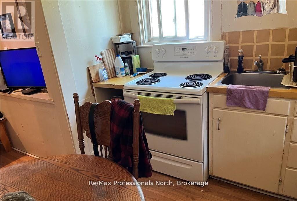 261 Hotchkiss Street, Gravenhurst, Ontario  P1P 1H7 - Photo 29 - X12355827