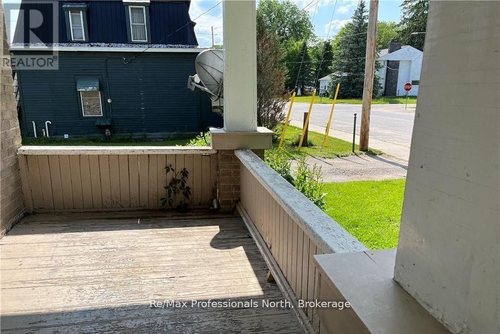 261 Hotchkiss Street, Gravenhurst, Ontario  P1P 1H7 - Photo 31 - X12355827