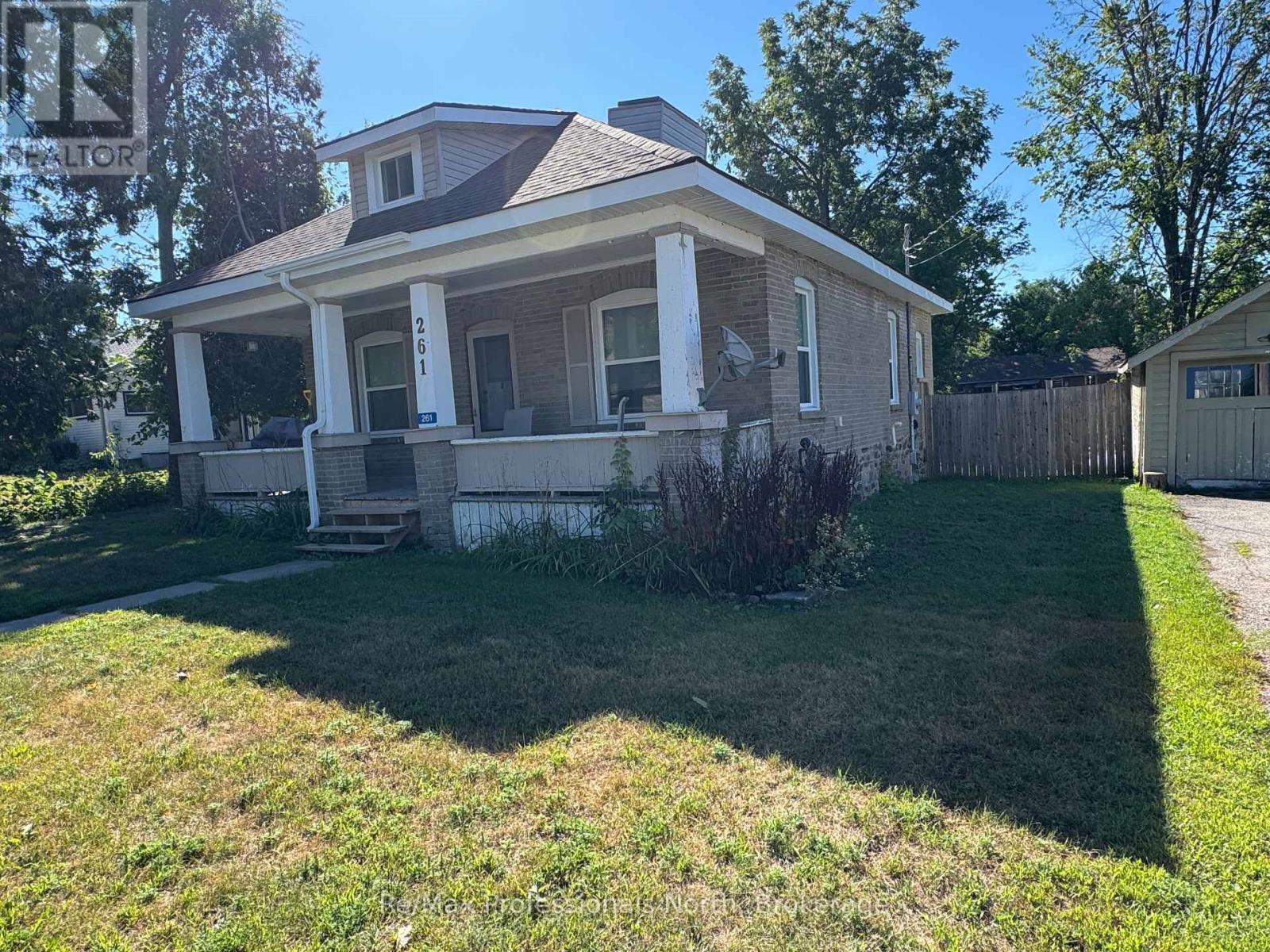 261 Hotchkiss Street, Gravenhurst, Ontario  P1P 1H7 - Photo 36 - X12355827