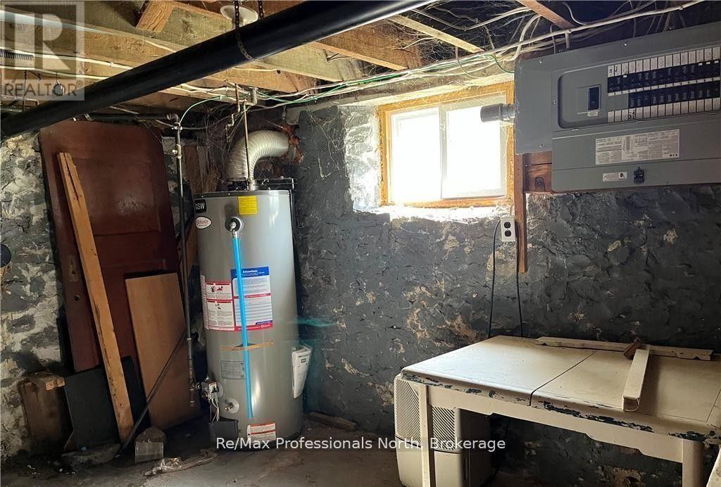 261 Hotchkiss Street, Gravenhurst, Ontario  P1P 1H7 - Photo 37 - X12355827