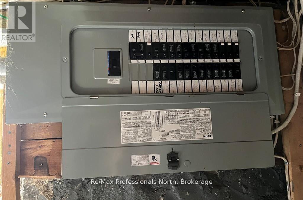 261 Hotchkiss Street, Gravenhurst, Ontario  P1P 1H7 - Photo 38 - X12355827