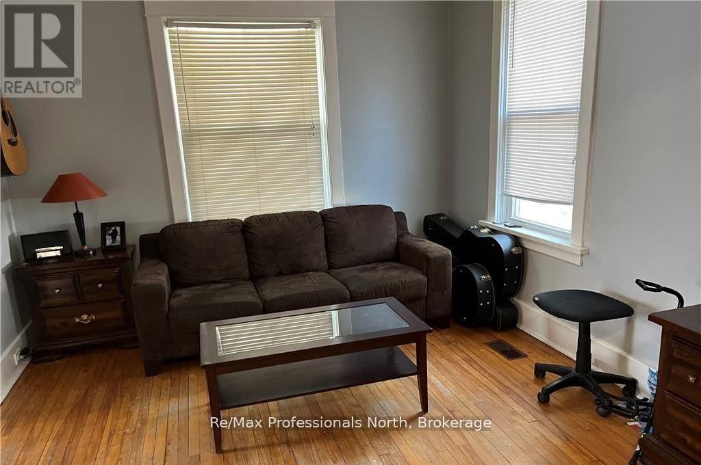 261 Hotchkiss Street, Gravenhurst, Ontario  P1P 1H7 - Photo 7 - X12355827