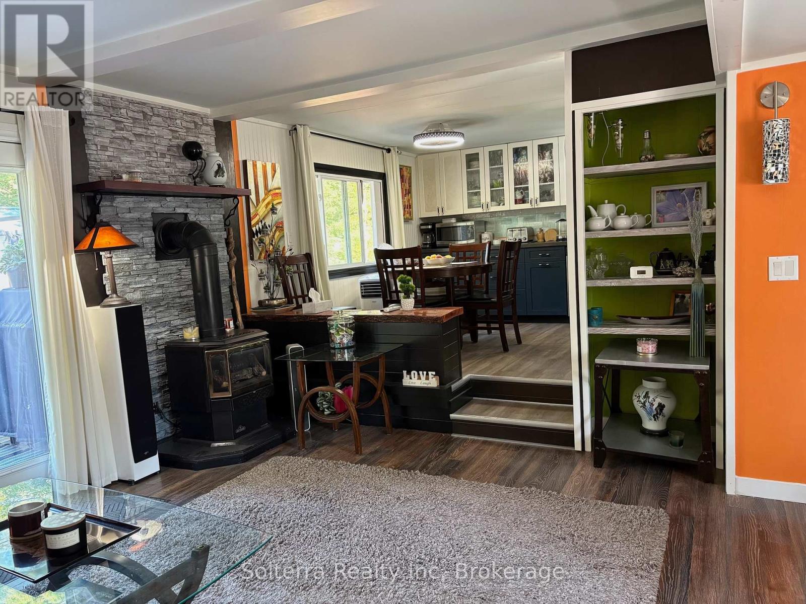 Unit #402 - 1713 Highway 11 S, Gravenhurst, Ontario  P0E 1G0 - Photo 13 - X12361417