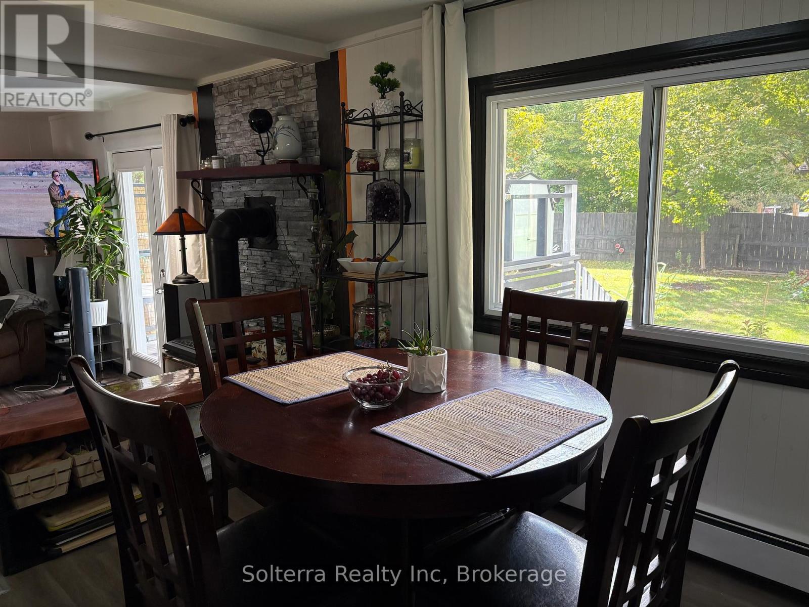 Unit #402 - 1713 Highway 11 S, Gravenhurst, Ontario  P0E 1G0 - Photo 15 - X12361417