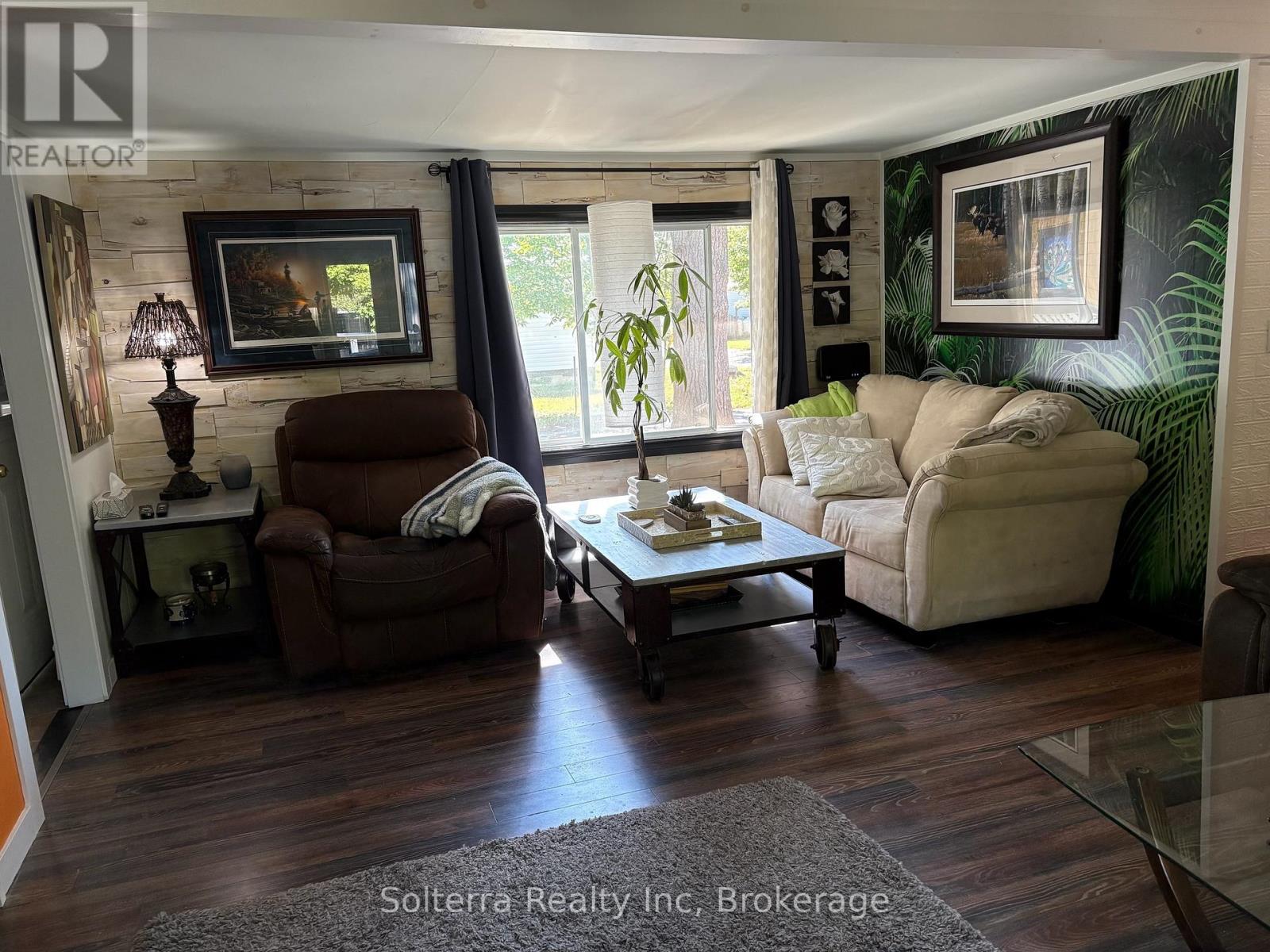 Unit #402 - 1713 Highway 11 S, Gravenhurst, Ontario  P0E 1G0 - Photo 16 - X12361417