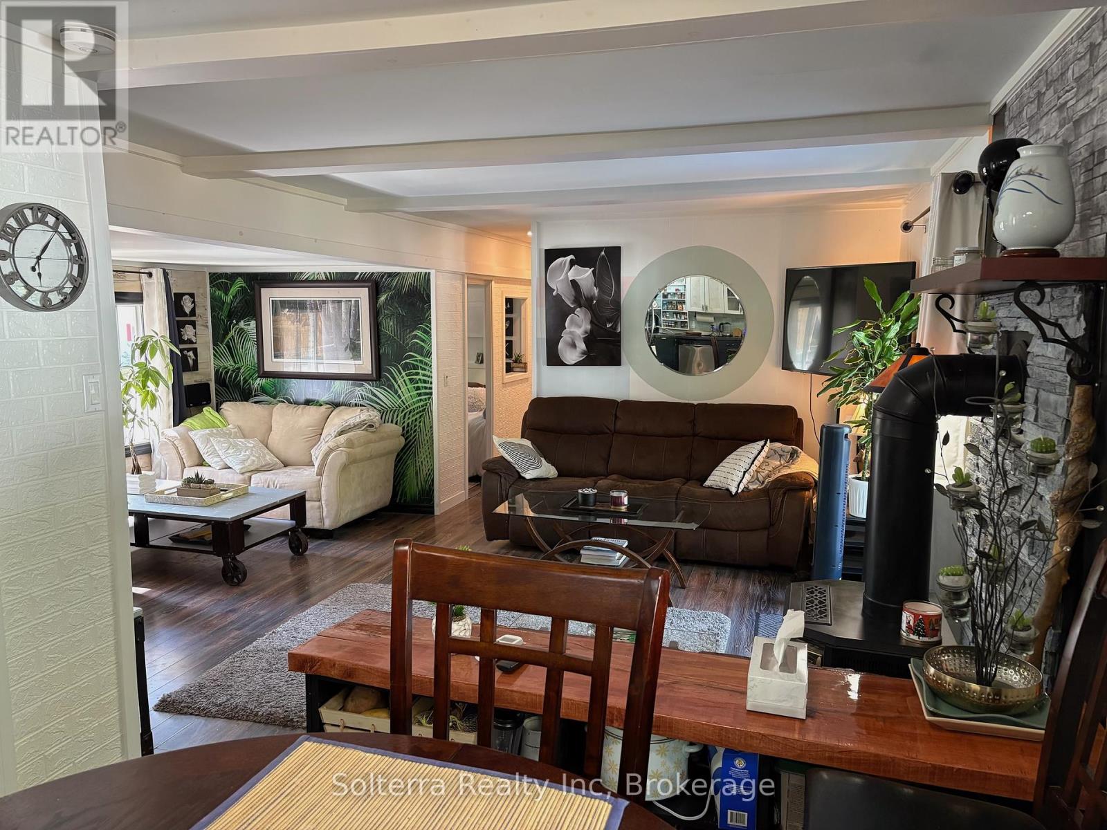 Unit #402 - 1713 Highway 11 S, Gravenhurst, Ontario  P0E 1G0 - Photo 17 - X12361417