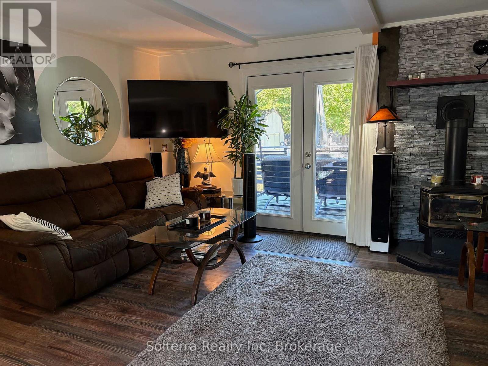 Unit #402 - 1713 Highway 11 S, Gravenhurst, Ontario  P0E 1G0 - Photo 18 - X12361417