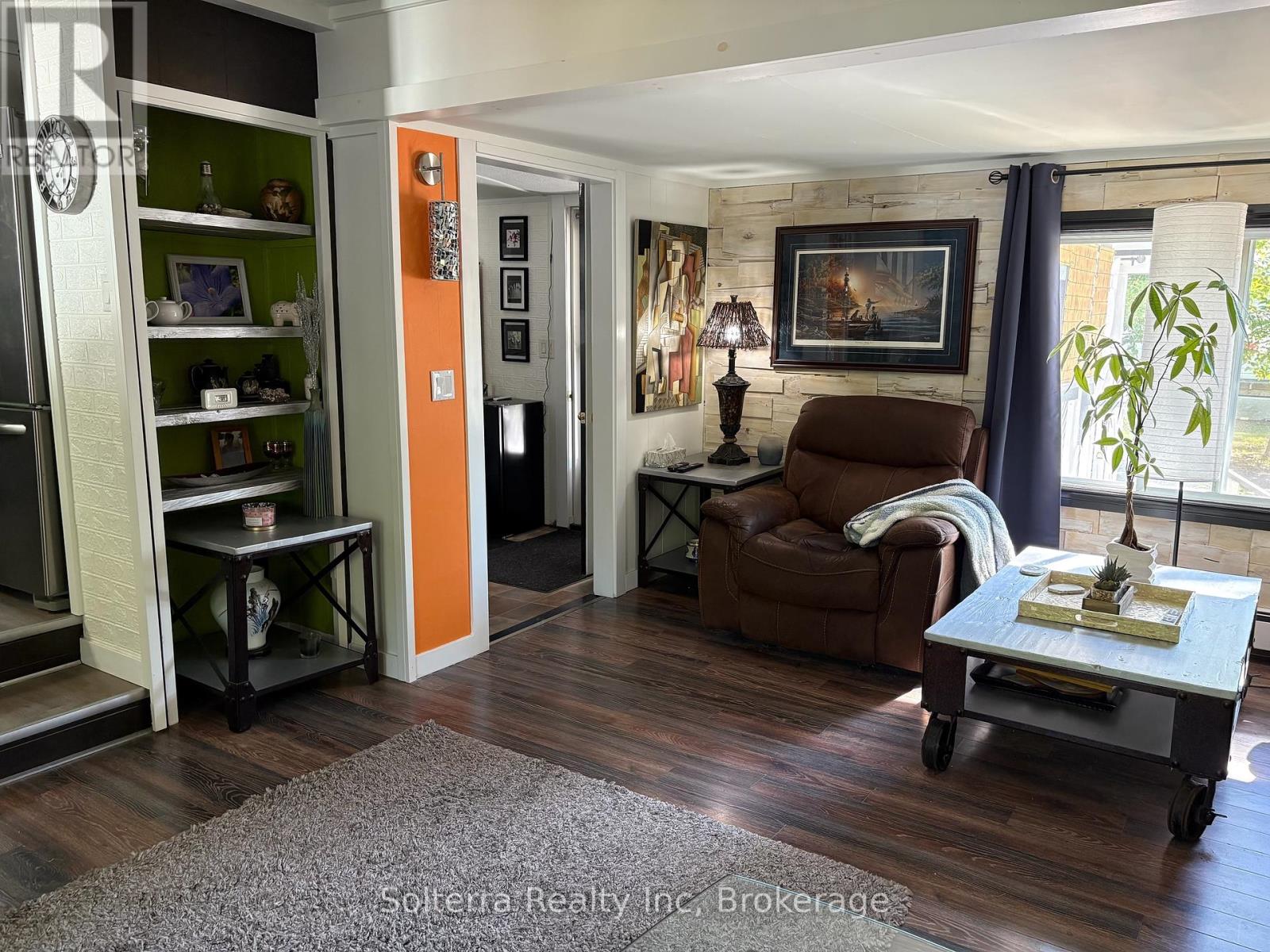 Unit #402 - 1713 Highway 11 S, Gravenhurst, Ontario  P0E 1G0 - Photo 19 - X12361417