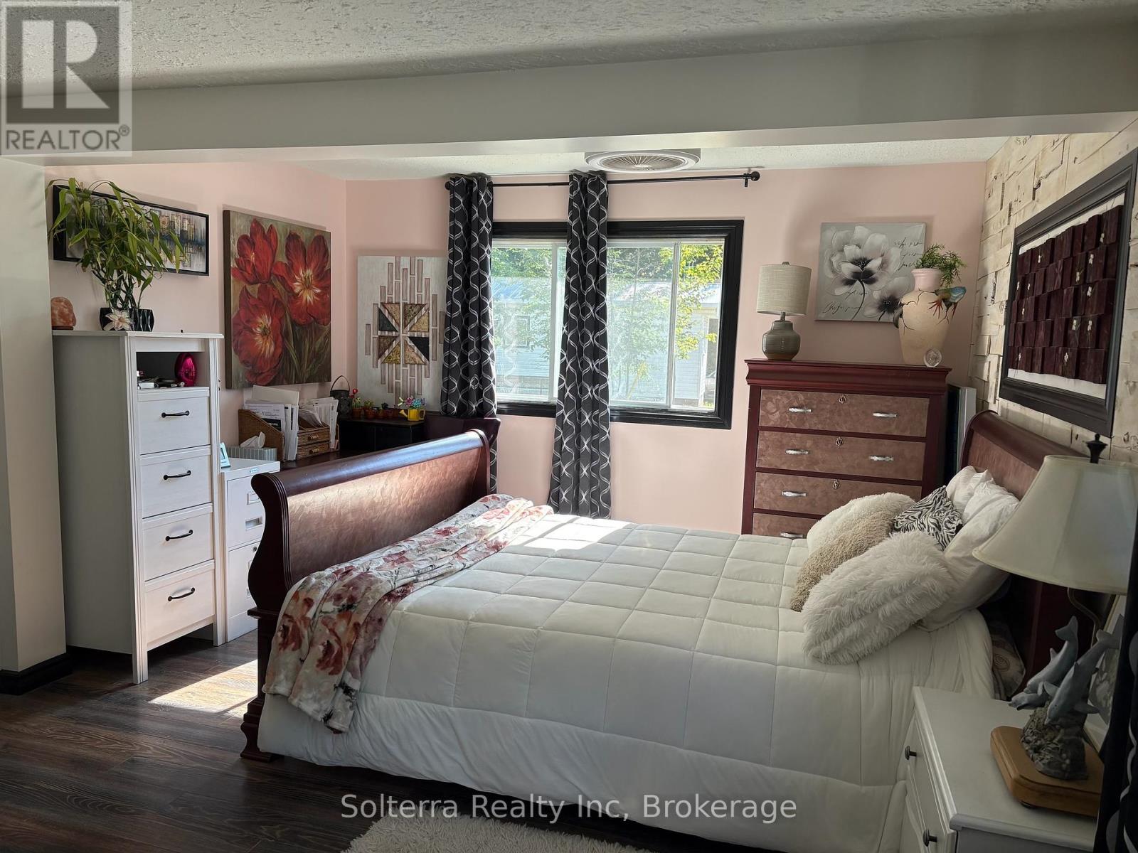 Unit #402 - 1713 Highway 11 S, Gravenhurst, Ontario  P0E 1G0 - Photo 23 - X12361417