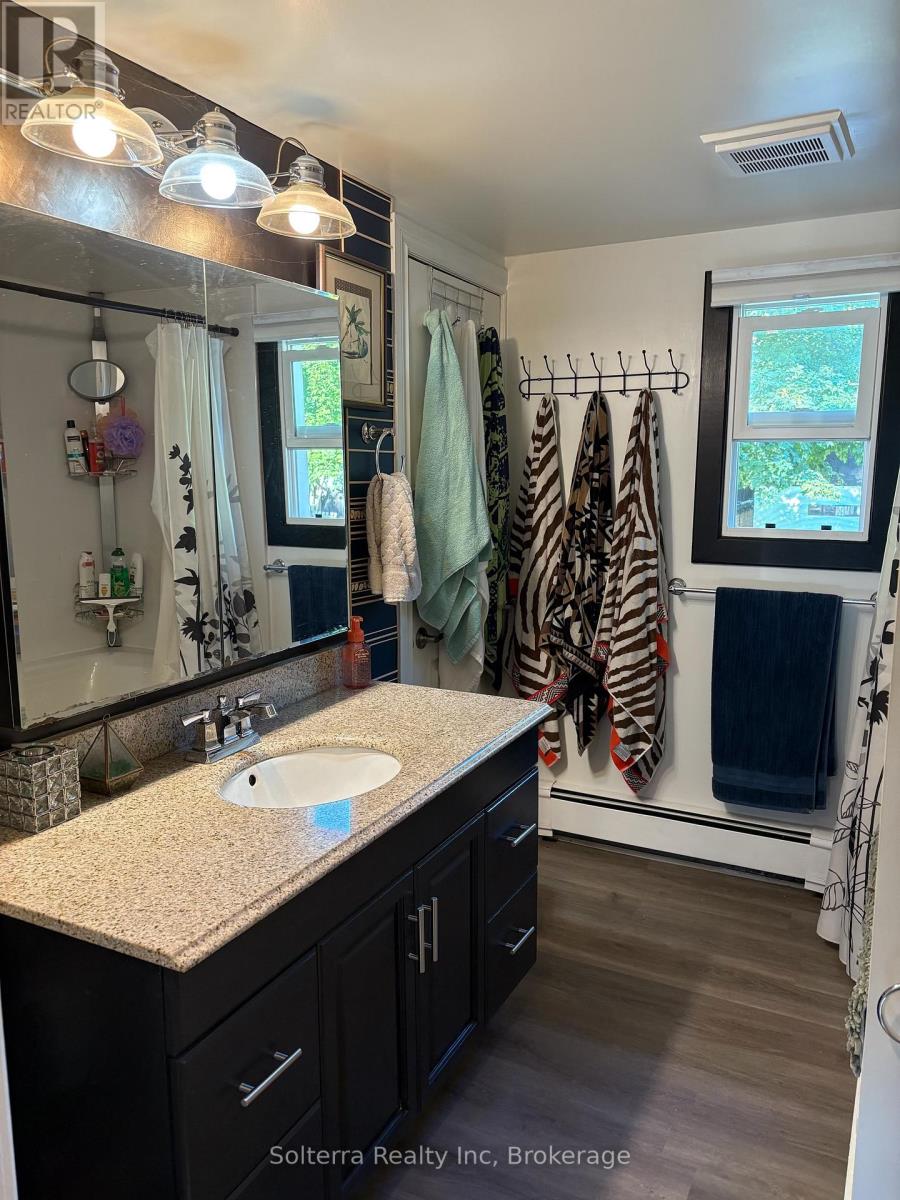 Unit #402 - 1713 Highway 11 S, Gravenhurst, Ontario  P0E 1G0 - Photo 27 - X12361417