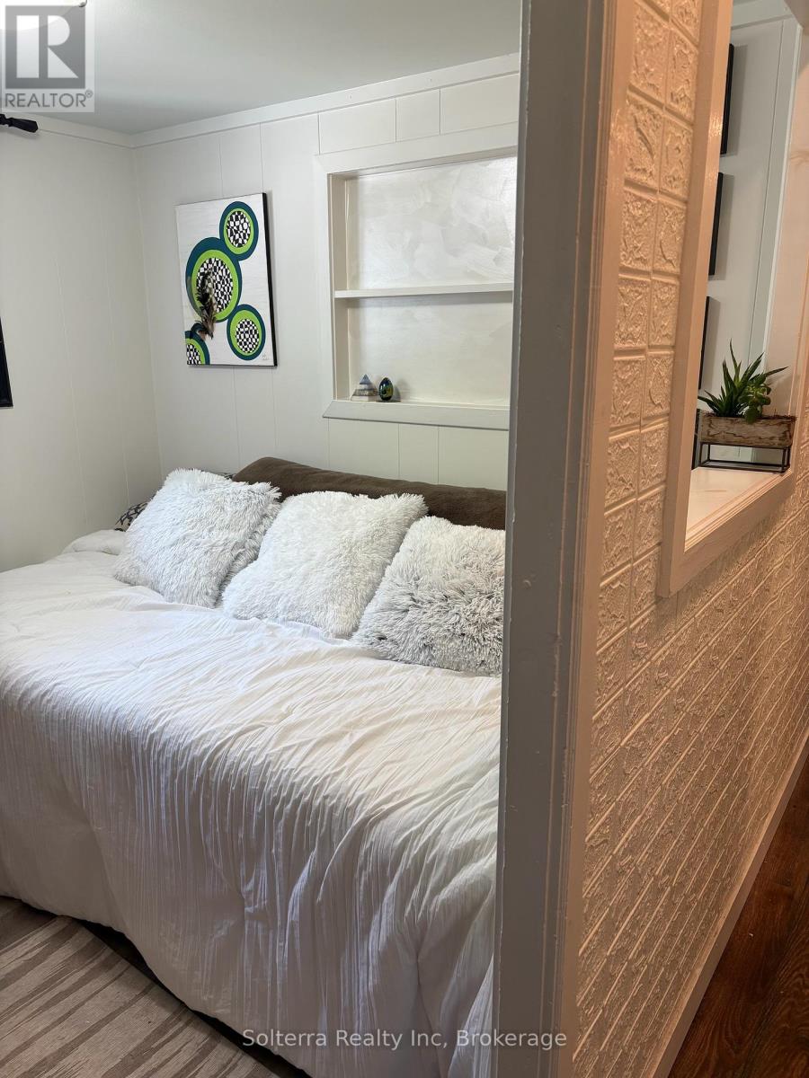 Unit #402 - 1713 Highway 11 S, Gravenhurst, Ontario  P0E 1G0 - Photo 28 - X12361417