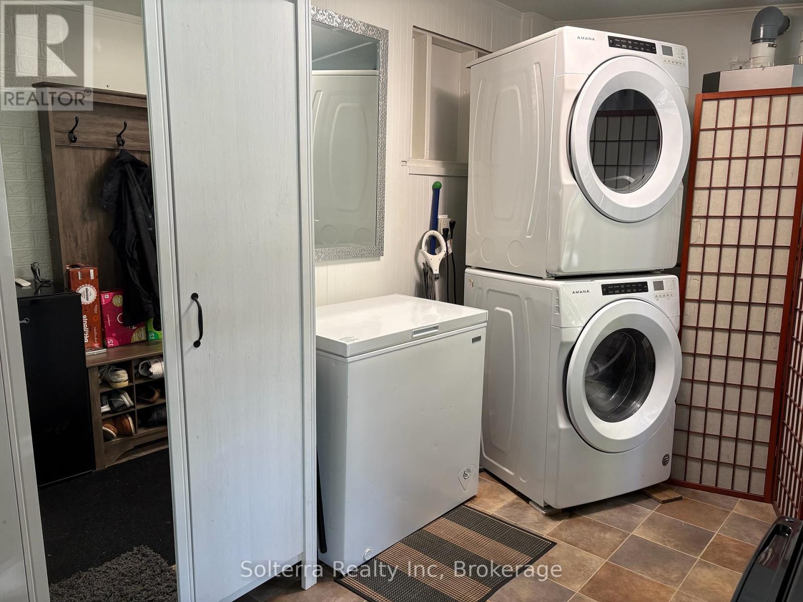 Unit #402 - 1713 Highway 11 S, Gravenhurst, Ontario  P0E 1G0 - Photo 37 - X12361417