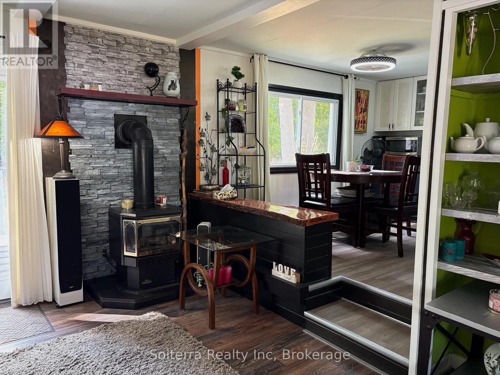 Unit #402 - 1713 Highway 11 S, Gravenhurst, Ontario  P0E 1G0 - Photo 8 - X12361417