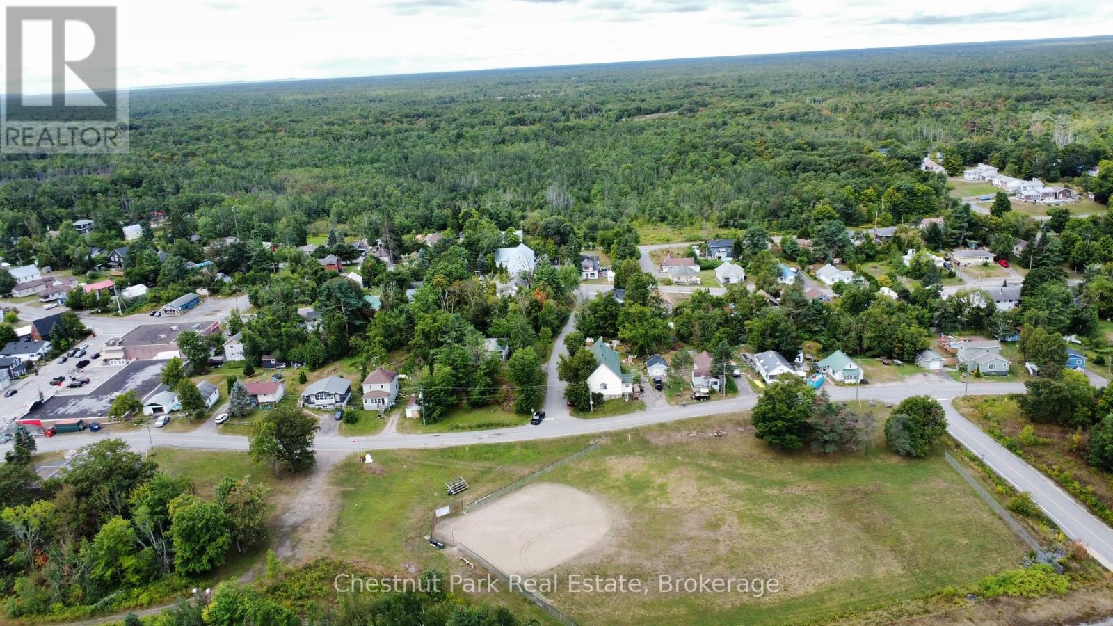 35 Muskoka Road, Georgian Bay, Ontario  P0C 1H0 - Photo 2 - X12362594