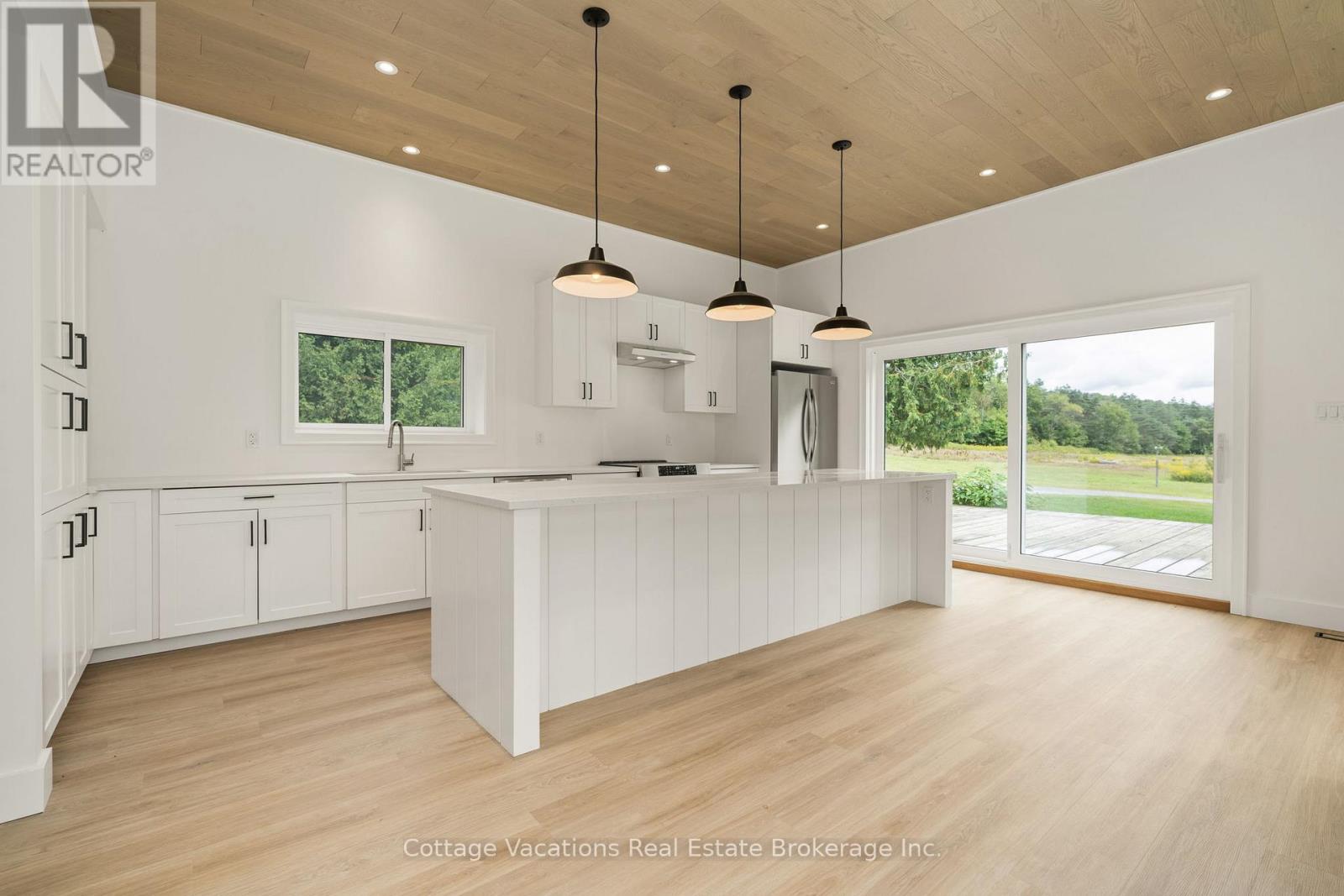 225 Etwell Road, Huntsville, Ontario  P1H 2J2 - Photo 3 - X12368040