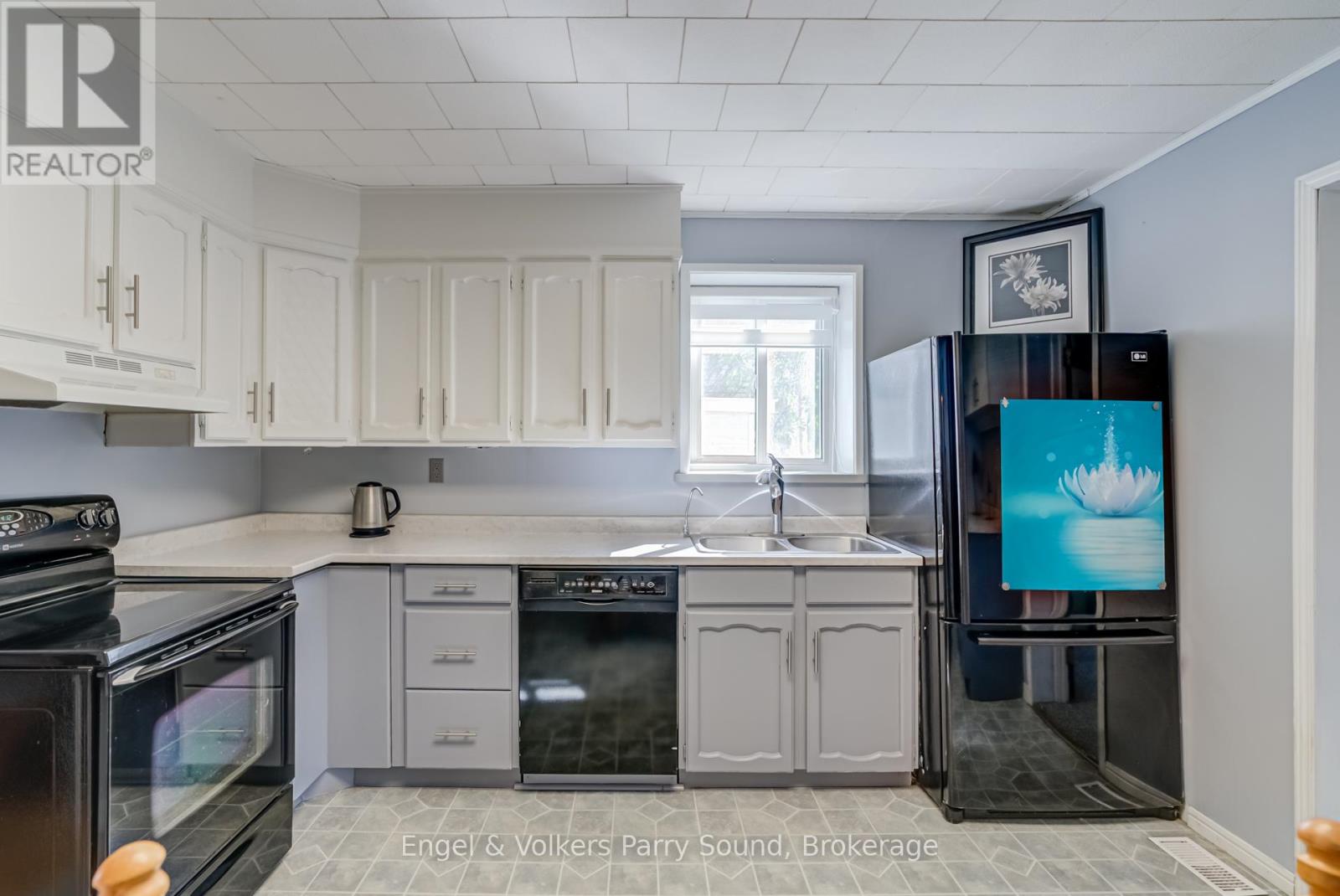 54 River Street, Parry Sound, Ontario  P2A 2T6 - Photo 12 - X12370021