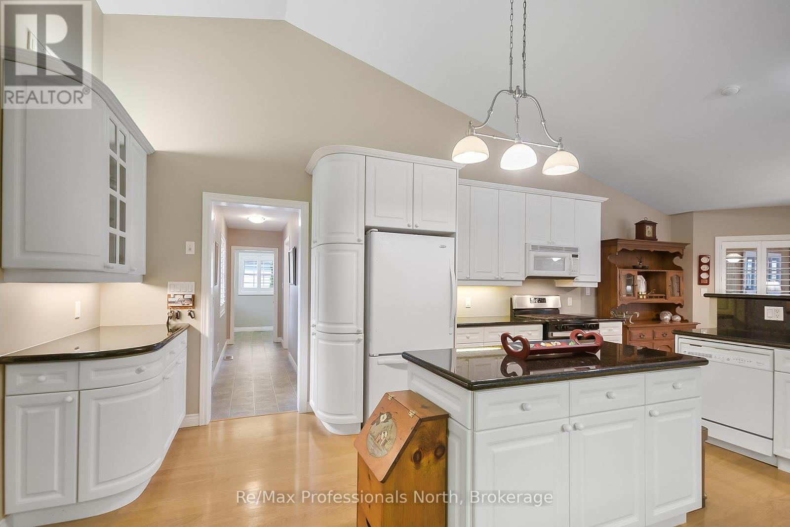 160 Tiffany Trail, Gravenhurst, Ontario  P1P 1A6 - Photo 9 - X12370024