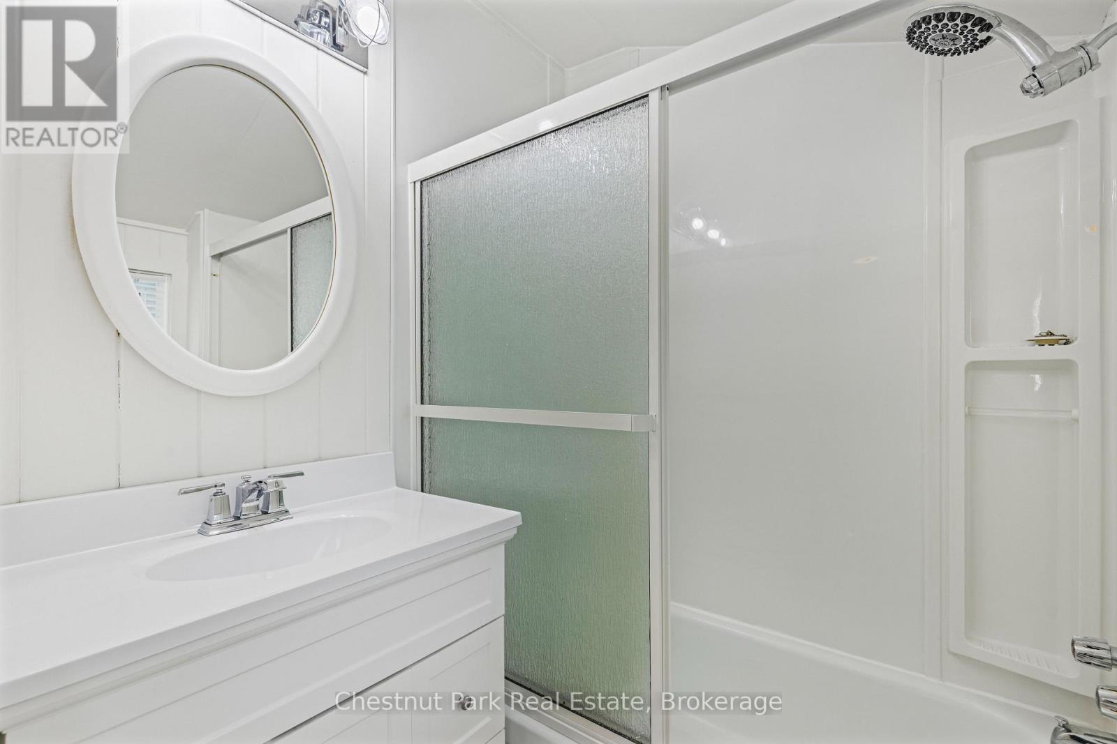 1017 Dark Bay Road, Muskoka Lakes, Ontario  P0C 1A0 - Photo 11 - X12370948