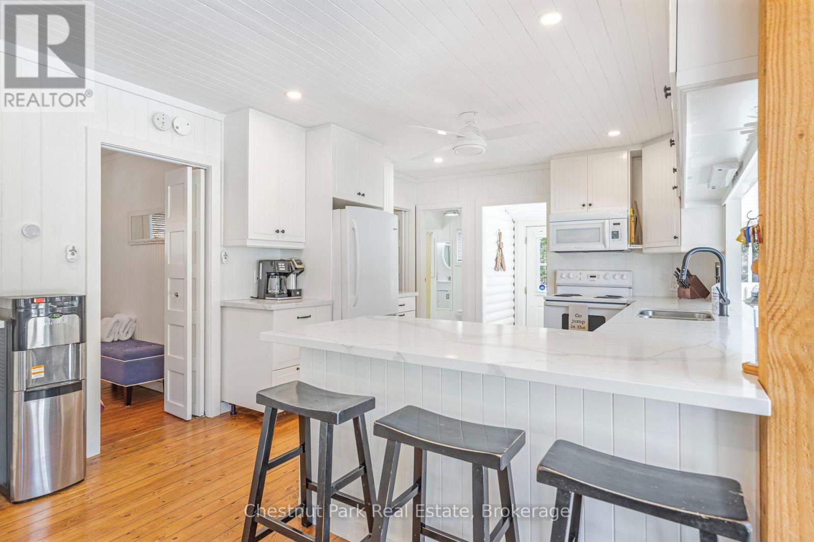 1017 Dark Bay Road, Muskoka Lakes, Ontario  P0C 1A0 - Photo 4 - X12370948