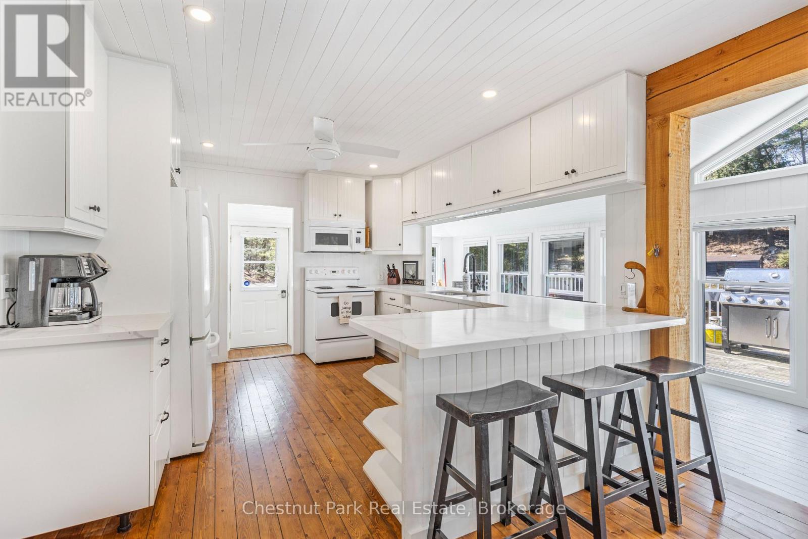 1017 Dark Bay Road, Muskoka Lakes, Ontario  P0C 1A0 - Photo 5 - X12370948