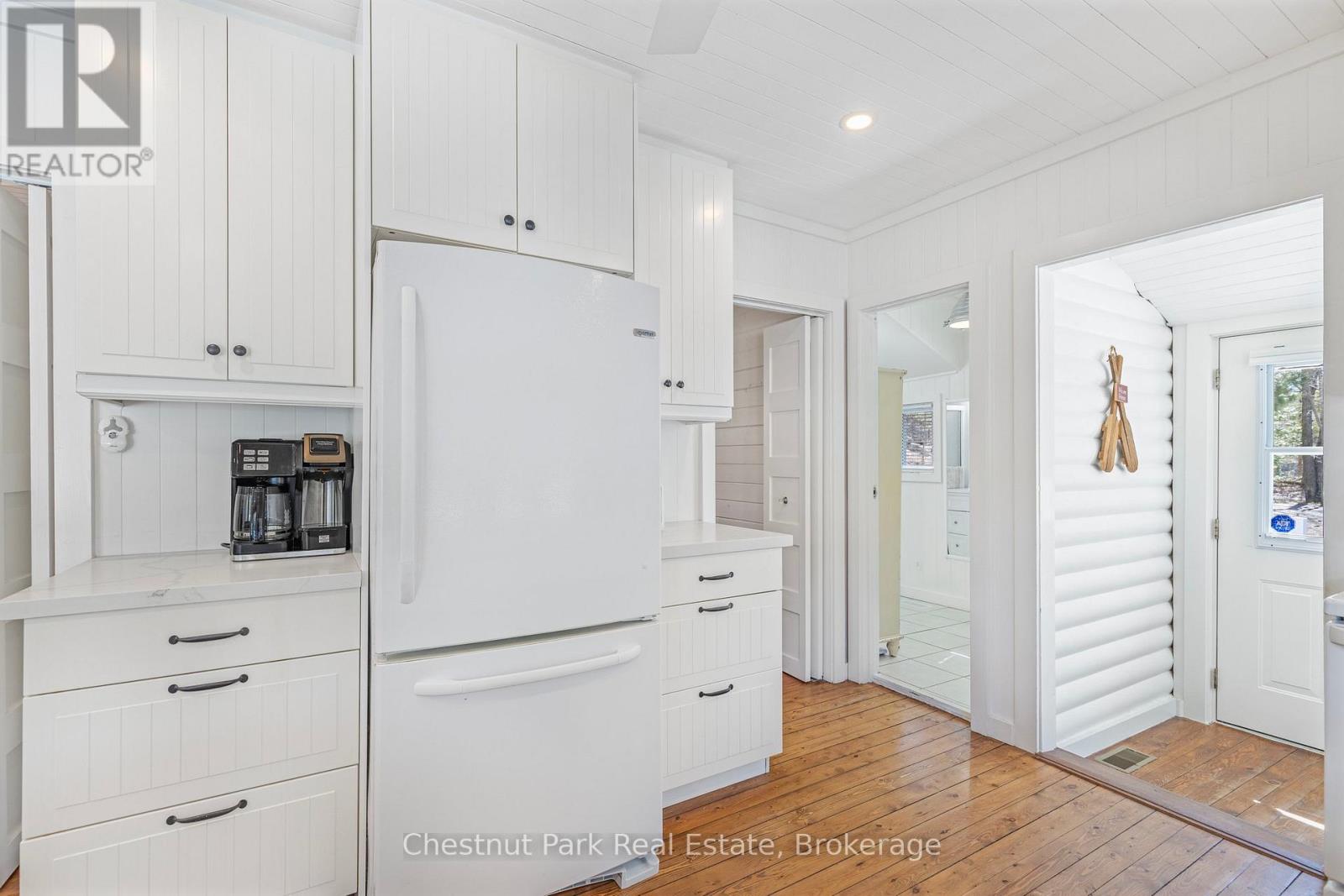 1017 Dark Bay Road, Muskoka Lakes, Ontario  P0C 1A0 - Photo 7 - X12370948