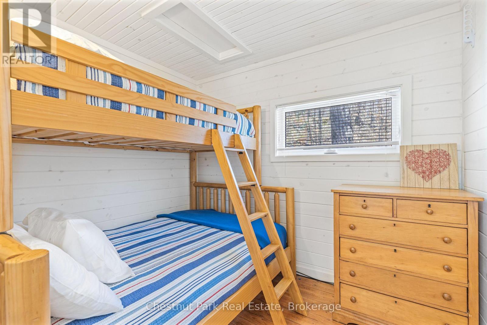 1017 Dark Bay Road, Muskoka Lakes, Ontario  P0C 1A0 - Photo 8 - X12370948