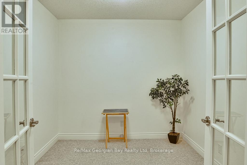 206 - 10a Kimberley Avenue, Bracebridge, Ontario  P1L 0A6 - Photo 17 - X12372103