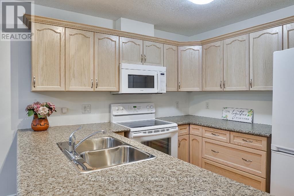 206 - 10a Kimberley Avenue, Bracebridge, Ontario  P1L 0A6 - Photo 7 - X12372103