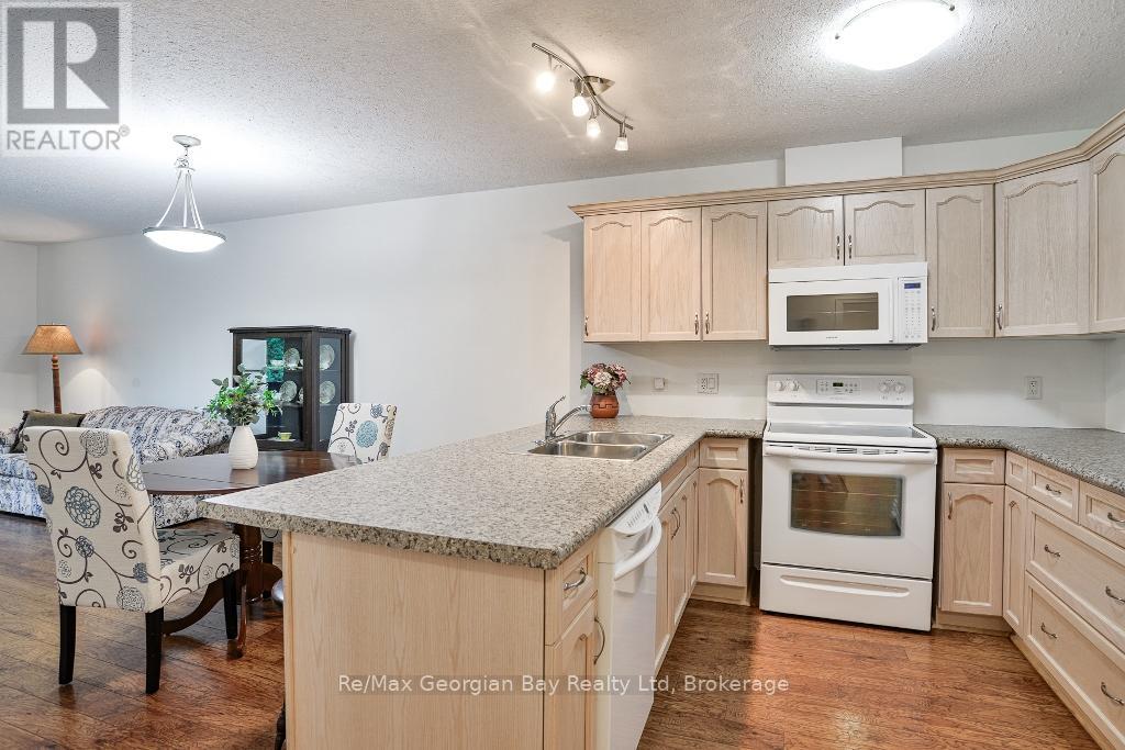 206 - 10a Kimberley Avenue, Bracebridge, Ontario  P1L 0A6 - Photo 9 - X12372103