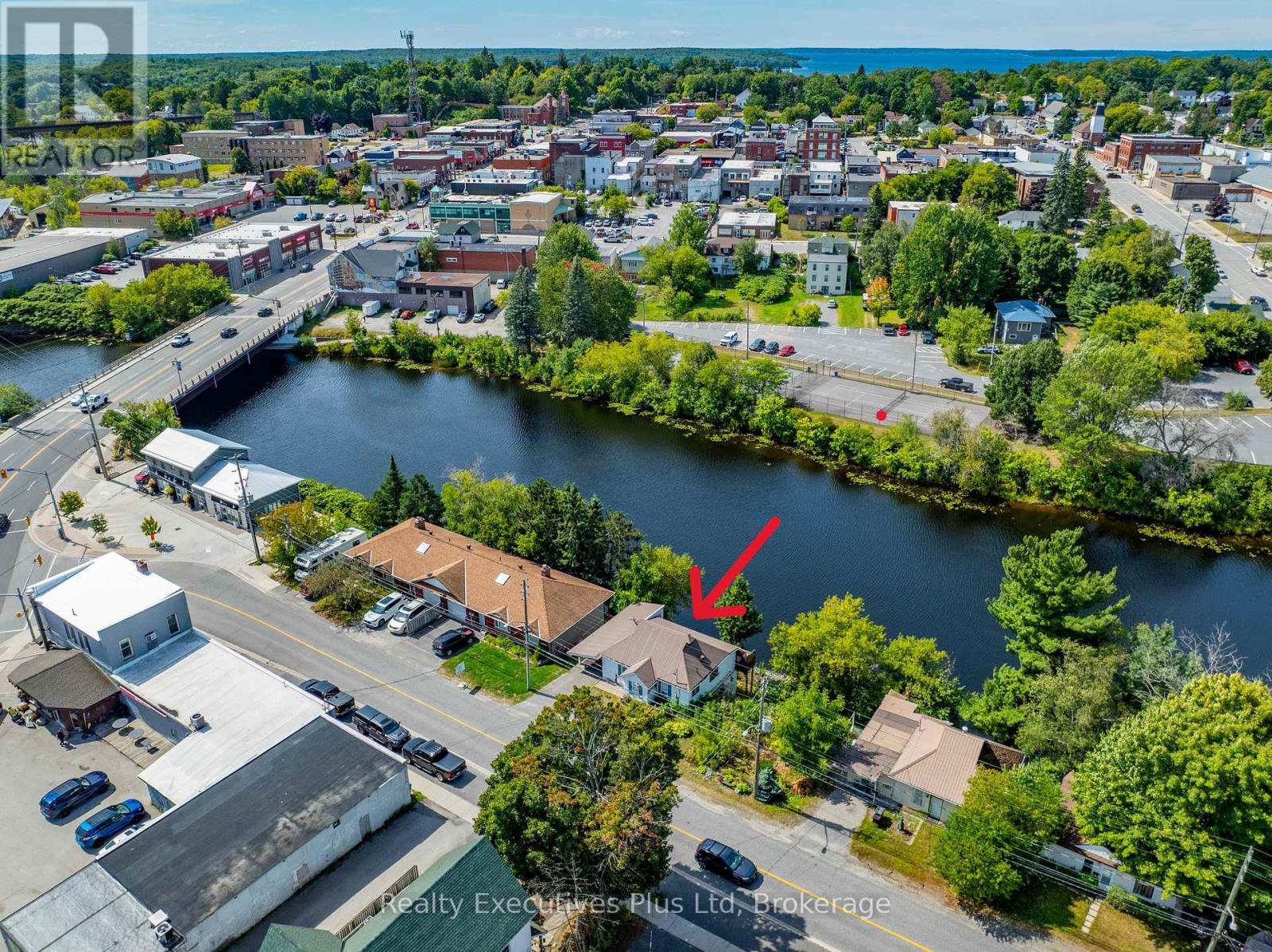 12 River Street, Parry Sound, Ontario  P2A 2T6 - Photo 3 - X12373681