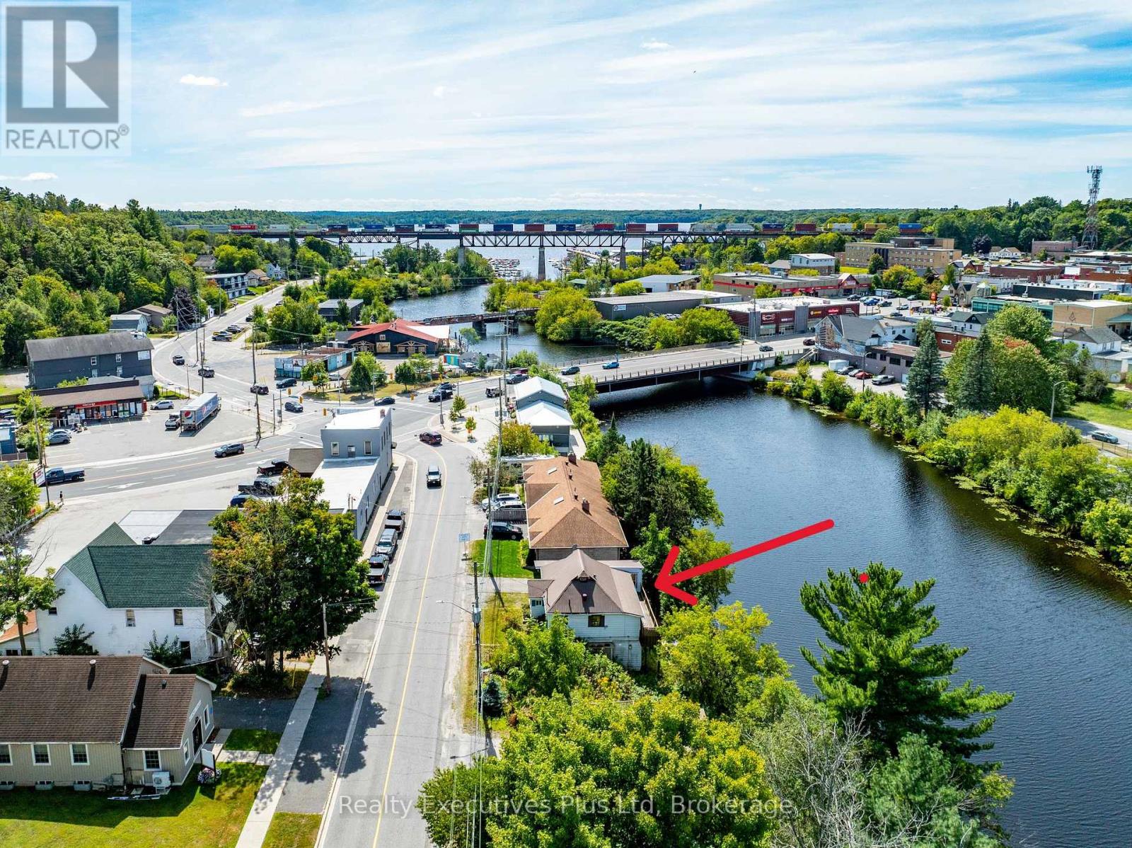 12 River Street, Parry Sound, Ontario  P2A 2T6 - Photo 4 - X12373681