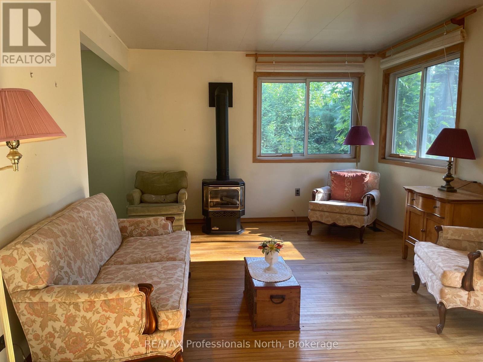 49 Beach Road, Huntsville, Ontario  P0B 1M0 - Photo 10 - X12375856