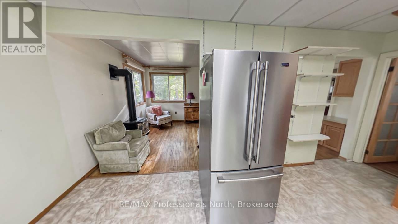 49 Beach Road, Huntsville, Ontario  P0B 1M0 - Photo 15 - X12375856