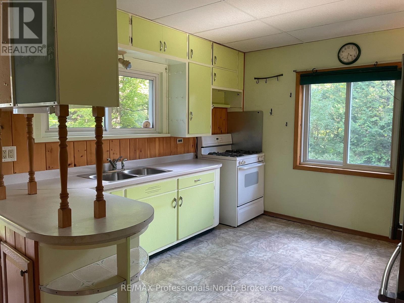 49 Beach Road, Huntsville, Ontario  P0B 1M0 - Photo 17 - X12375856