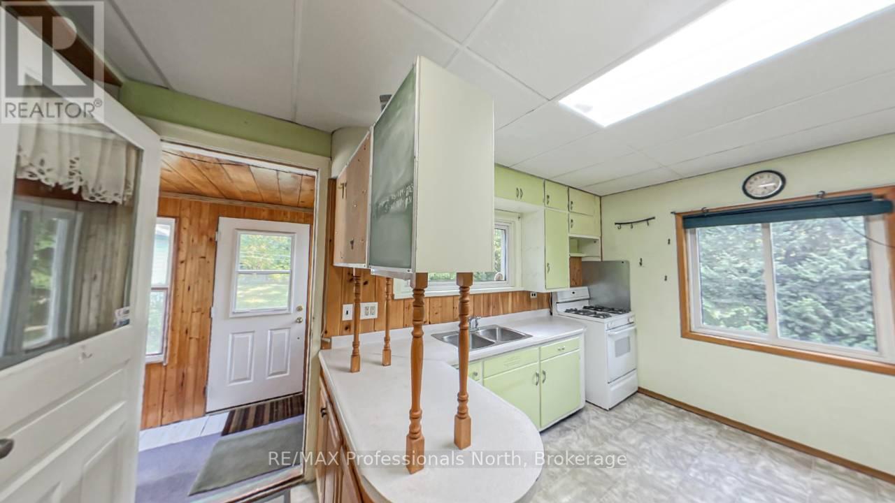 49 Beach Road, Huntsville, Ontario  P0B 1M0 - Photo 19 - X12375856