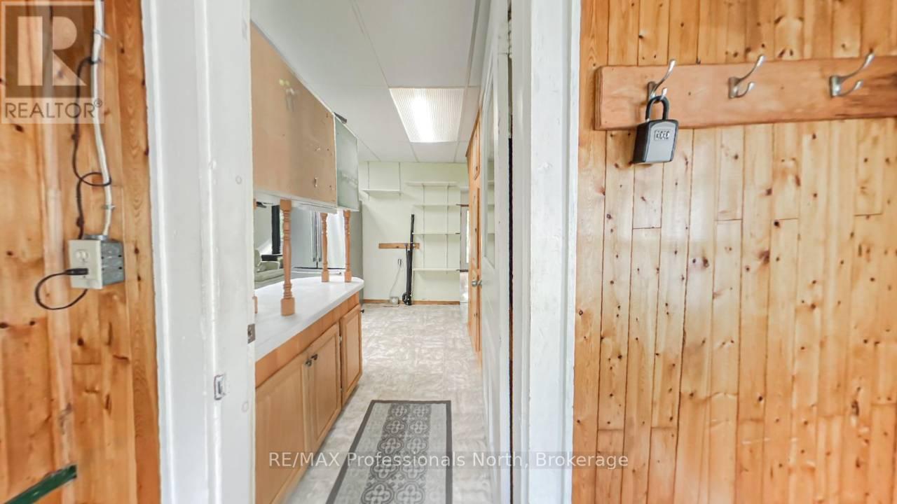 49 Beach Road, Huntsville, Ontario  P0B 1M0 - Photo 20 - X12375856