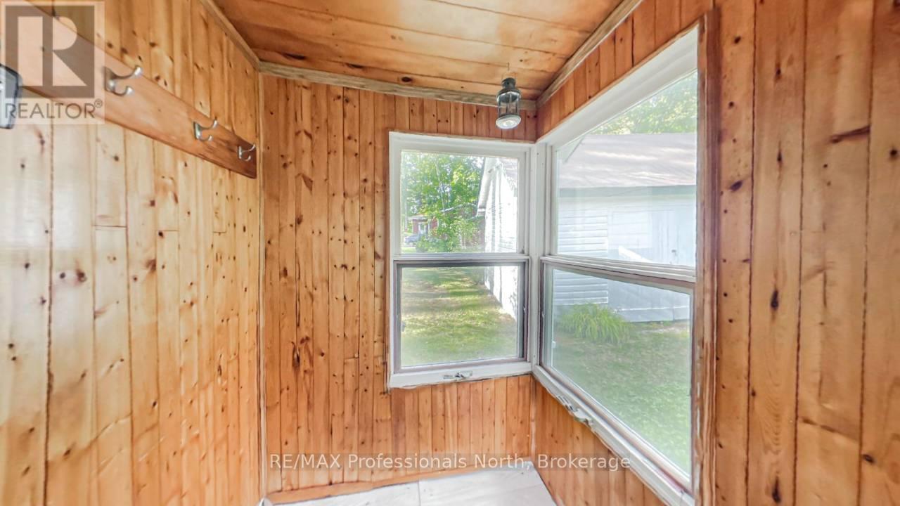 49 Beach Road, Huntsville, Ontario  P0B 1M0 - Photo 22 - X12375856