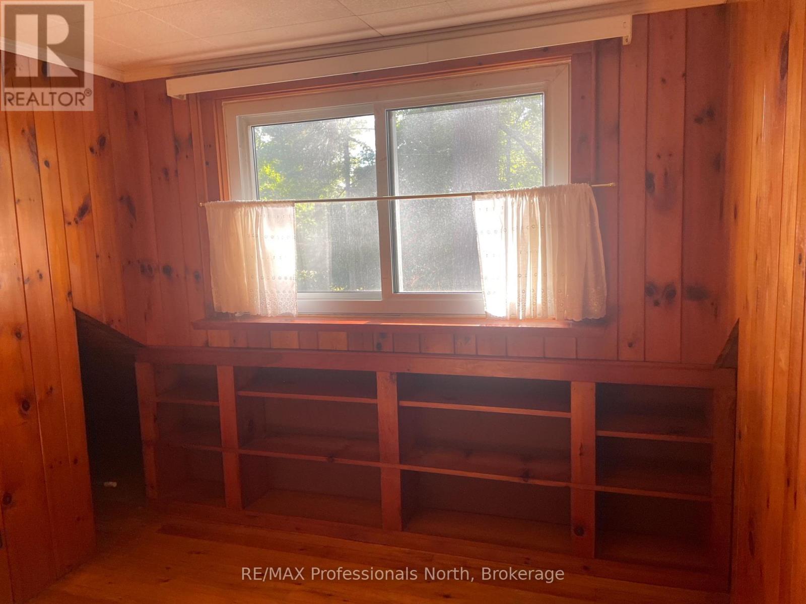 49 Beach Road, Huntsville, Ontario  P0B 1M0 - Photo 23 - X12375856